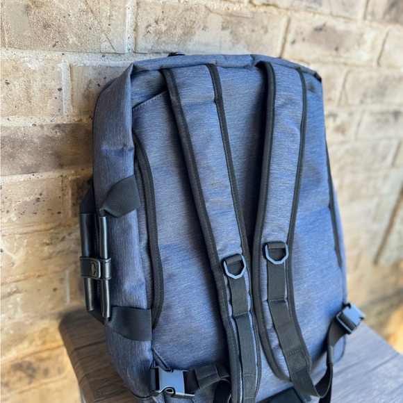 Duchamp NWT Navy Blue 3-in-1 Laptop/Backpack/Briefcase Bag, 18"Hx12"Wx6"D - Picture 7 of 13